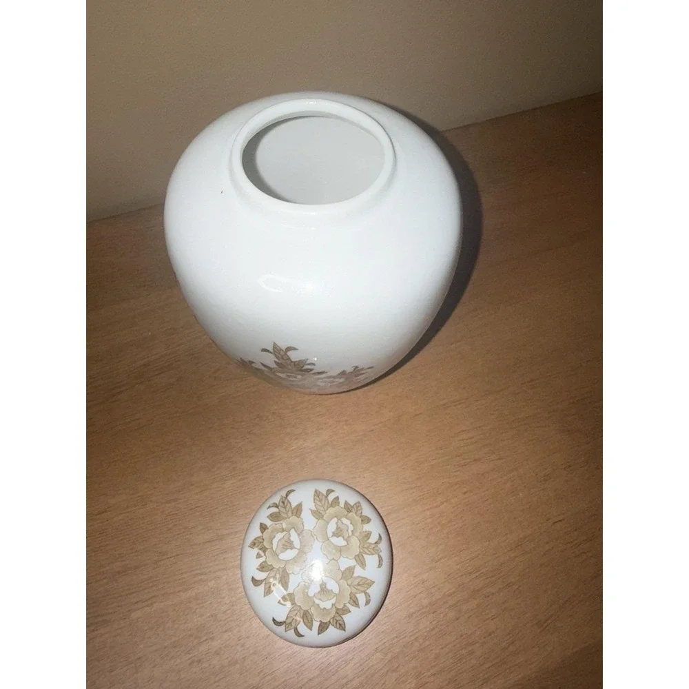 Vintage White Porcelain Ginger Jar Tan Gold Floral Chinoiserie Vase w/ Lid 5.5
